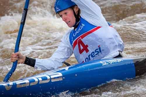 A austríaca Corinna Kuhnle, campeã mundial em 2010 e 2011 no K1, está fora da disputa / Foto: Divulgação